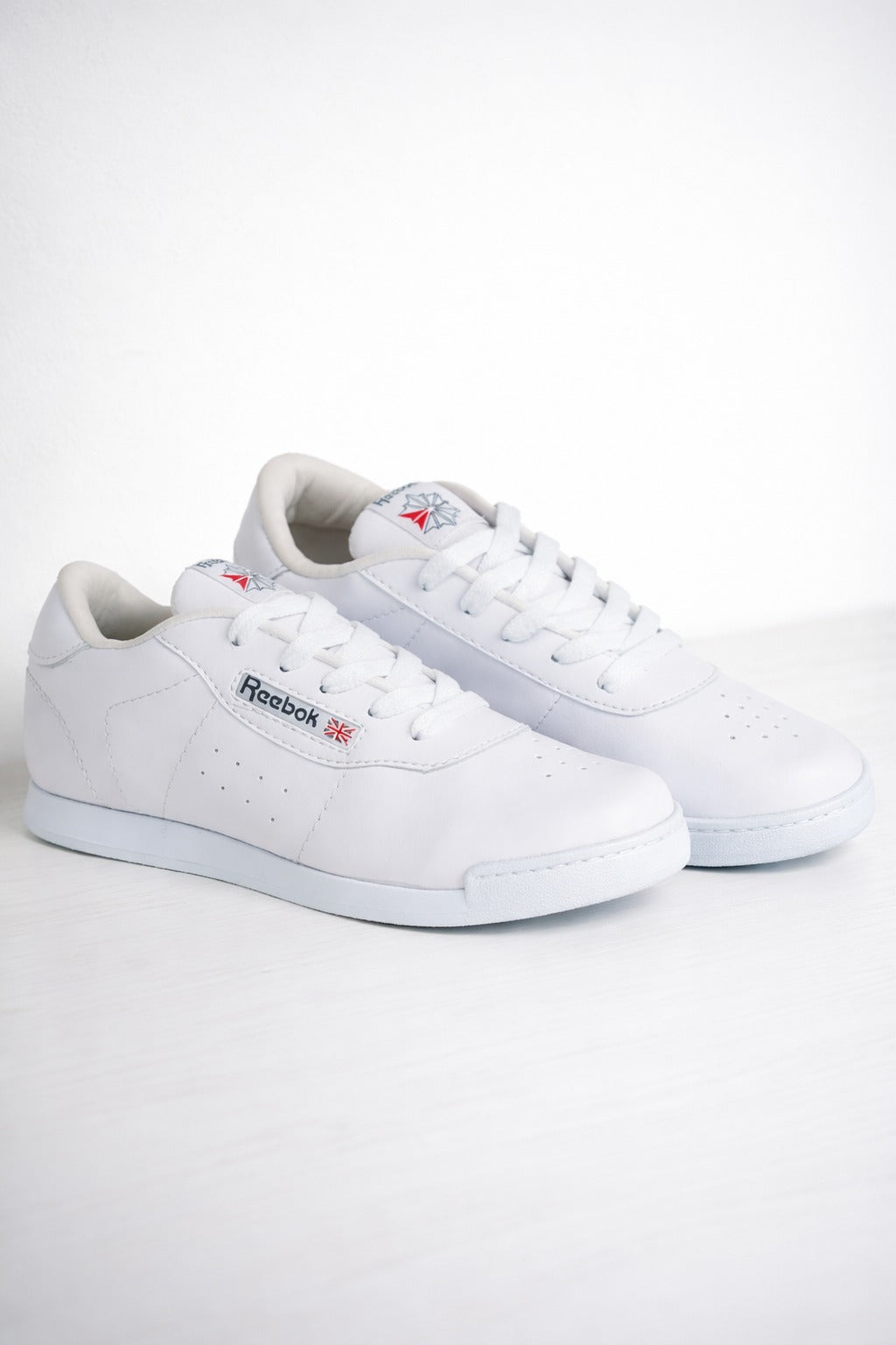DEPORTIVO REEBOK PLUS CLÁSICO + CAJA