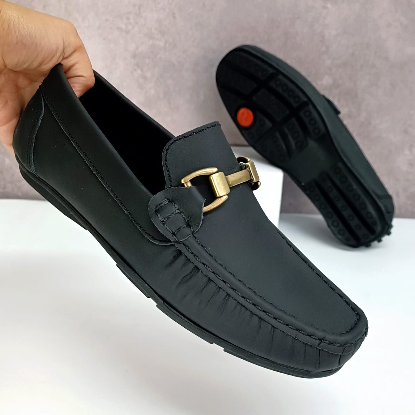 MOCASÍN EN CUERO NEGRO
